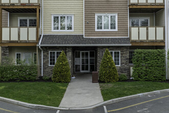 15-17 Sneden Ct in Spring Valley, NY - Foto de edificio - Building Photo