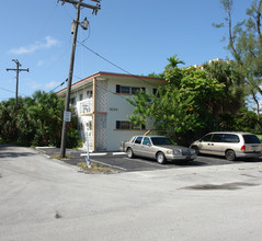 1530 NE 124th St in Miami, FL - Building Photo - Building Photo