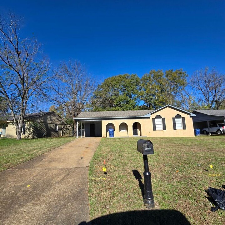 3140 Forest Glen Dr in Horn Lake, MS - Building Photo