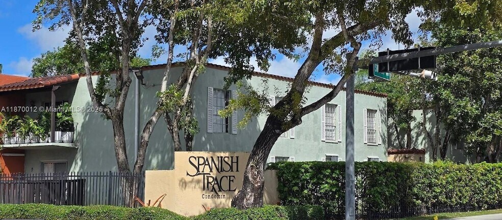 10822 N Kendall Dr, Unit S14 in Miami, FL - Building Photo
