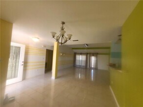 827 Charlie Dr in Gretna, LA - Foto de edificio - Building Photo