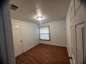 163 Cornish Ave in San Antonio, TX - Foto de edificio - Building Photo