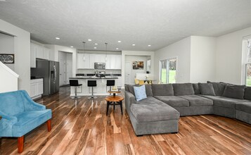 4816 Lake View Dr in Peninsula, OH - Foto de edificio - Building Photo