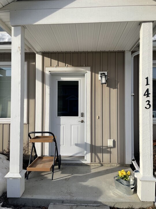 10904-10102 102 Ave in Fort St John, BC - Building Photo