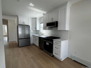 253 W Market St in Long Beach, NY - Building Photo - Building Photo