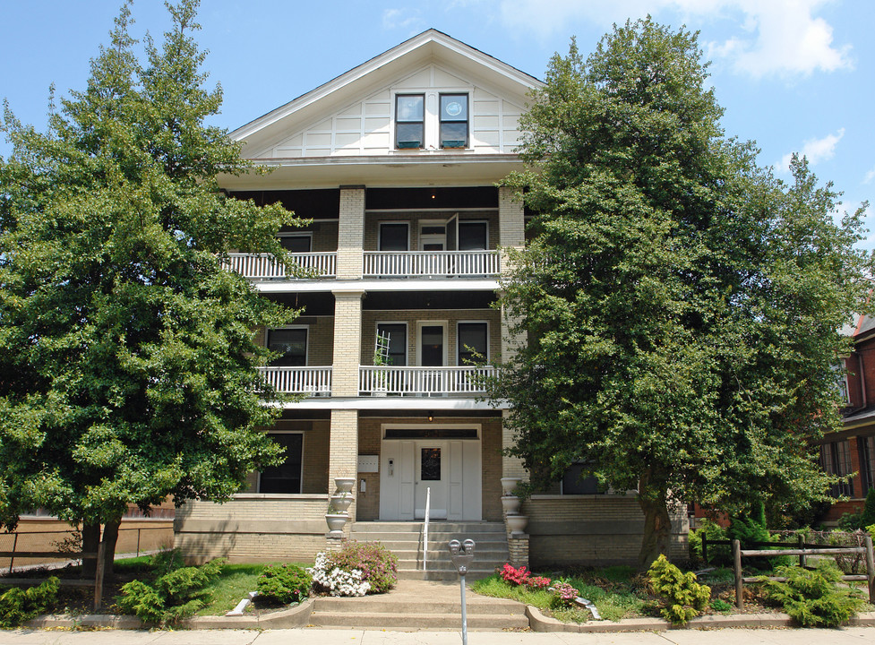 1208 Quarrier St in Charleston, WV - Foto de edificio