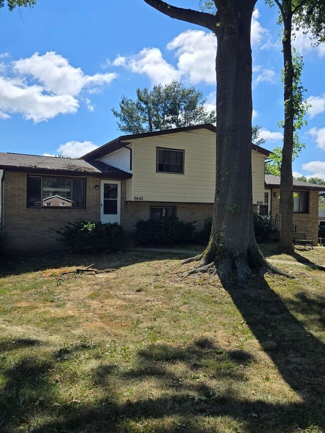 property at 6640 Ravenwood Ave NW