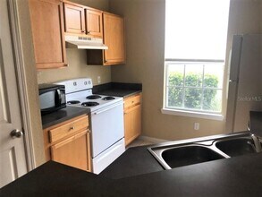 9093 Lee Vis in Orlando, FL - Building Photo - Building Photo