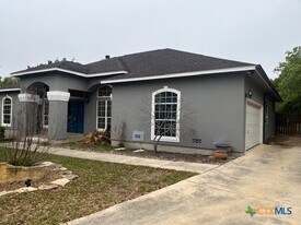 101 Cielo Vista in Canyon Lake, TX - Building Photo