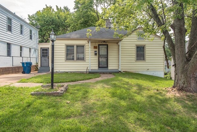 320 Millman Dr in Ferguson, MO - Building Photo - Building Photo