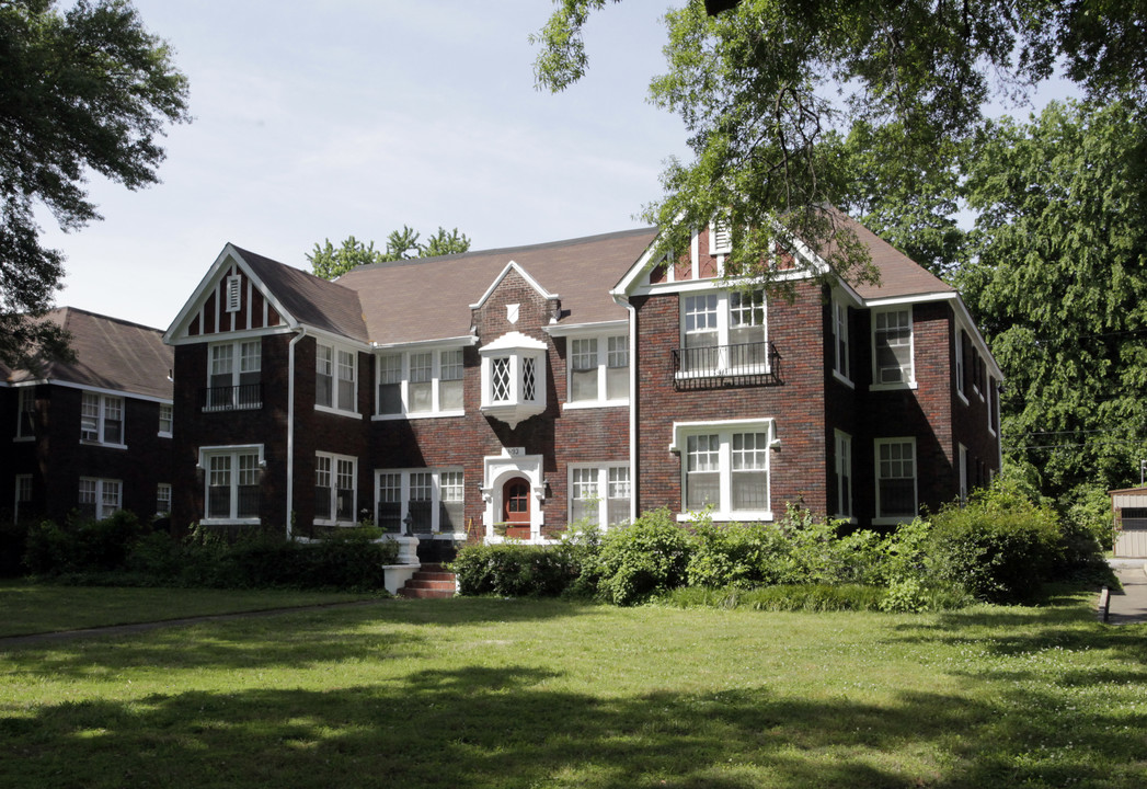 Parkway Arms Apartments in Memphis, TN - Building Photo