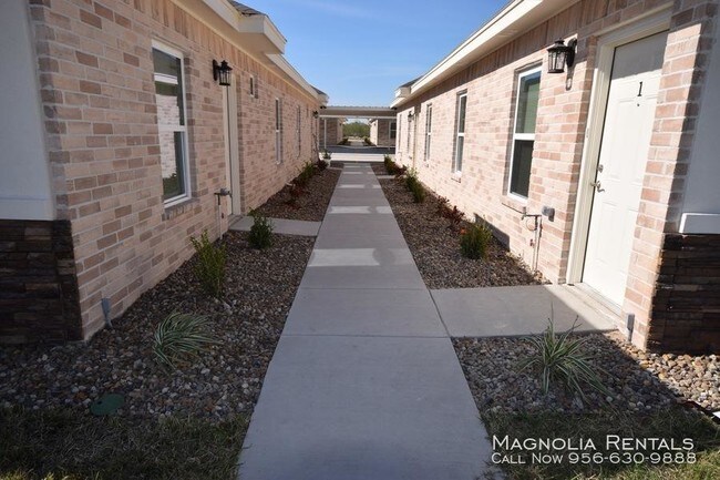 415 Teague Avenue in Edinburg, TX - Foto de edificio - Building Photo