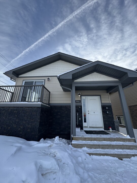 9901-99109 109 Ave in Grande Prairie, AB - Building Photo