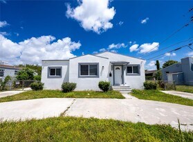 1221 NW 75th St in Miami, FL - Building Photo