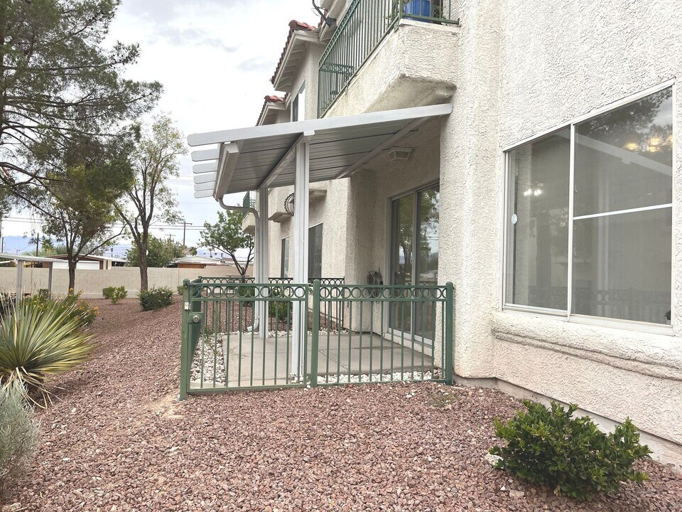 6201 E Lake Mead Blvd in Las Vegas, NV - Building Photo