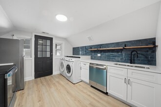 6640 W Foster Ave, Unit 2 in Chicago, IL - Building Photo - Building Photo