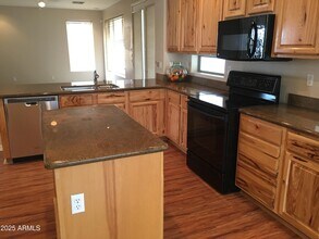 164 W Goldfinch Way in Chandler, AZ - Building Photo - Building Photo