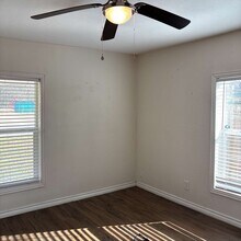 302 S Rusk St in Sherman, TX - Building Photo - Building Photo