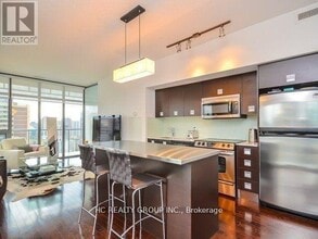 33 Charles St E in Toronto, ON - Building Photo - Building Photo