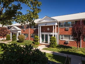 Foxhall Apartments in Passaic, NJ - Foto de edificio - Building Photo