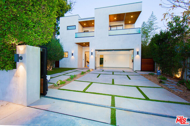 property at 750 N Crescent Heights Blvd