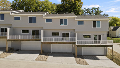 Heritage Hill in West Branch, IA - Foto de edificio - Building Photo