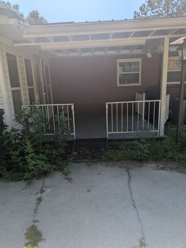 property at 1941 Rayonier Rd