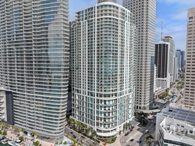 300 S Biscayne Blvd in Miami, FL - Building Photo - Building Photo