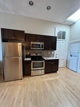 113 W Wisconsin Ave, Unit 2 in Neenah, WI - Building Photo - Building Photo