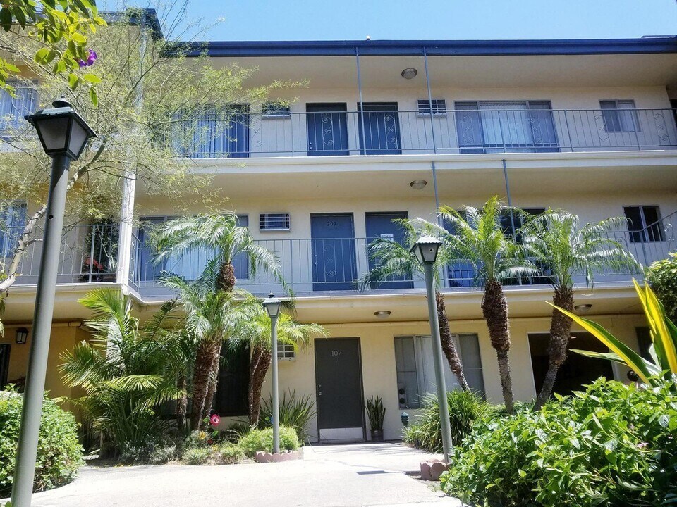 Velvet Green Apartments in Downey, CA - Building Photo