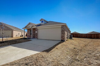 2832 Ozark Cir in Little Elm, TX - Foto de edificio - Building Photo