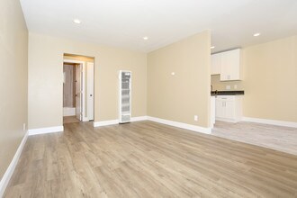 Station 401 @ Poplar in San Mateo, CA - Building Photo - Interior Photo