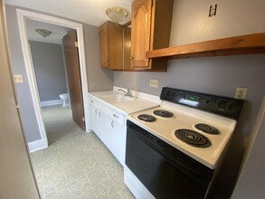 184 S Main St-Unit -C in Newport, NH - Building Photo - Building Photo