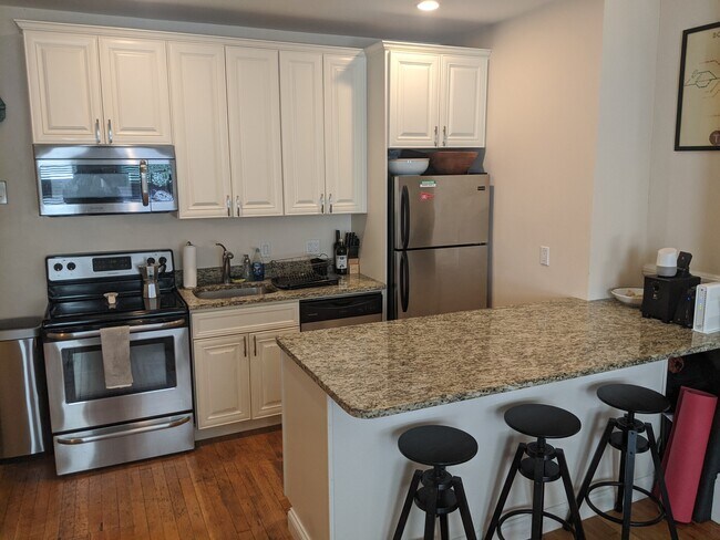 591 Beacon St, Unit 02 in Boston, MA - Building Photo - Building Photo