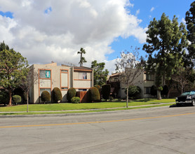 323 S Flower St in Orange, CA - Building Photo - Building Photo