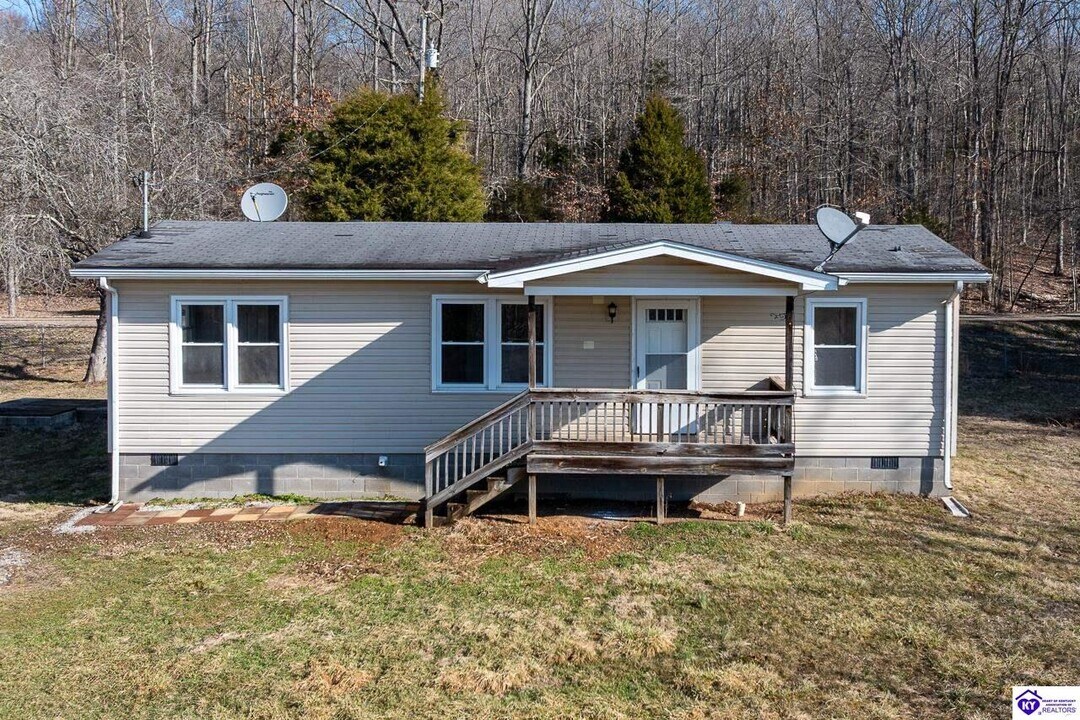 7120 Battletown Rd in Brandenburg, KY - Building Photo