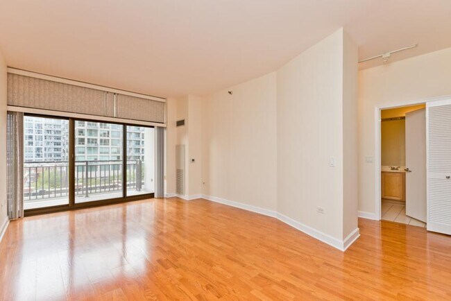 property at 1322 S Prairie Ave