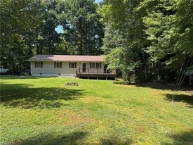 8800 Circle Dr in Rural Hall, NC - Building Photo