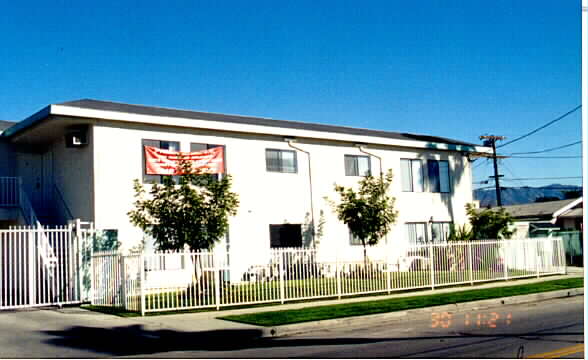 11133 Cumpston St in North Hollywood, CA - Building Photo