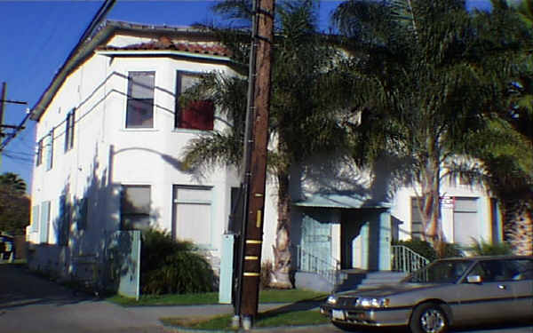 125 E 20th St in Long Beach, CA - Building Photo