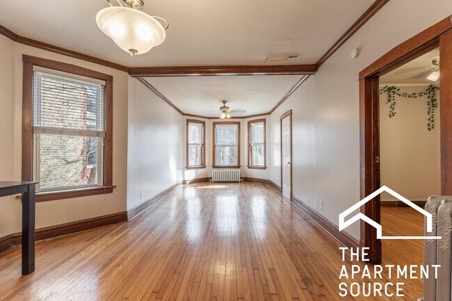 5226 W Hutchinson St in Chicago, IL - Building Photo - Building Photo
