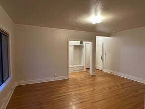 Melcliff Apartments in Portland, OR - Building Photo - Interior Photo