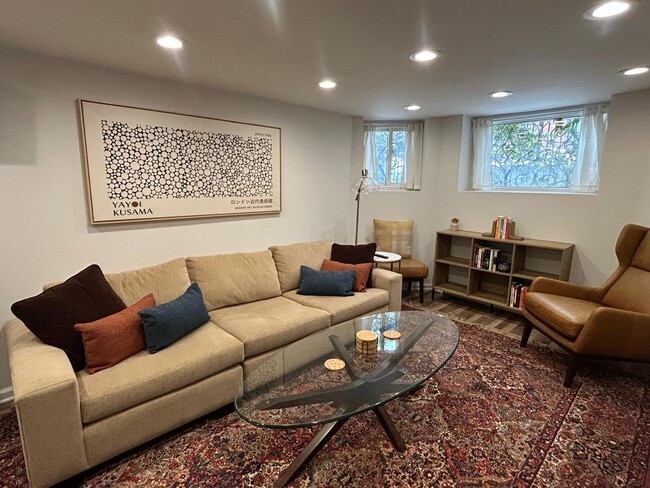 2227 N Bissell St, Unit Apt G