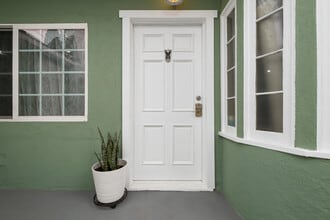 2065 Ivar Ave, Unit 2065 in Los Angeles, CA - Foto de edificio - Building Photo