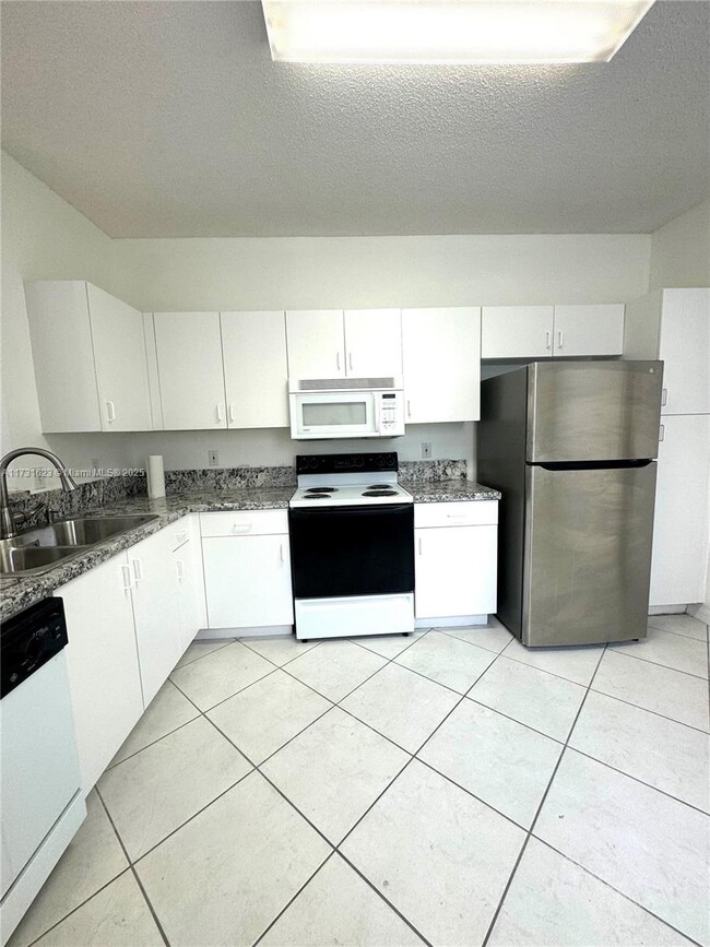 3789 San Simeon Cir in Weston, FL - Building Photo - Building Photo