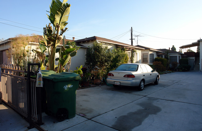 910 S Walnut St in Inglewood, CA - Foto de edificio - Building Photo