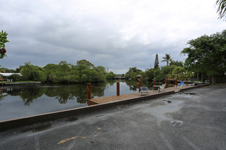 Riverview South Apartments in Fort Lauderdale, FL - Building Photo - Building Photo