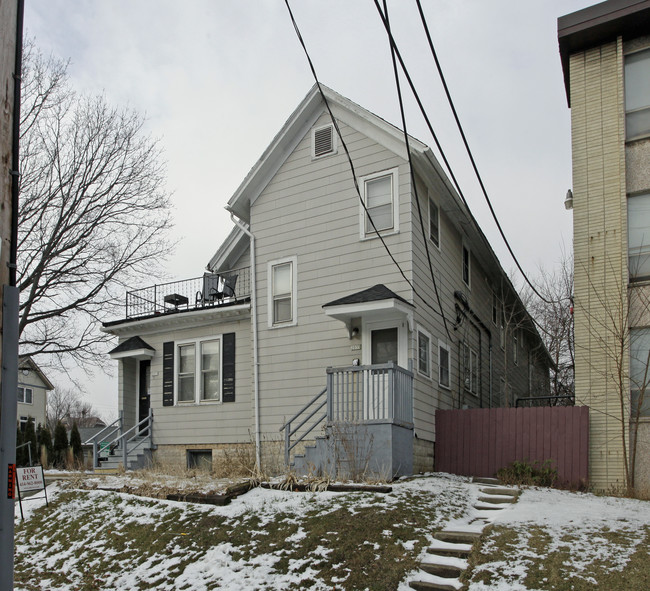 2027-2035 N Cambridge Ave in Milwaukee, WI - Building Photo - Building Photo