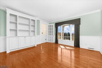 21 Country Pl in Lebanon, NJ - Building Photo - Building Photo