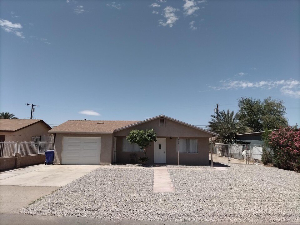 91670 4th St in Mecca, CA - Building Photo